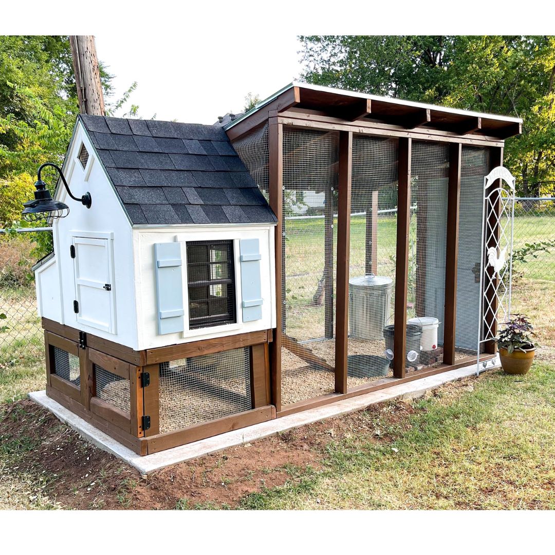 This chicken coop uses pine shaving on the coop floor.